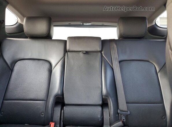 5NMZUDLB0JH055839 2018 HYUNDAI SANTA White Widok tylnych siedzeń