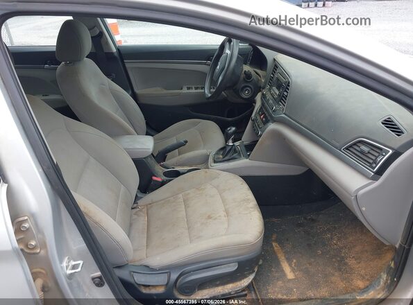 5NPD74LF0JH352830 2018 HYUNDAI ELANTRA Silver Widok wnętrza z przodu