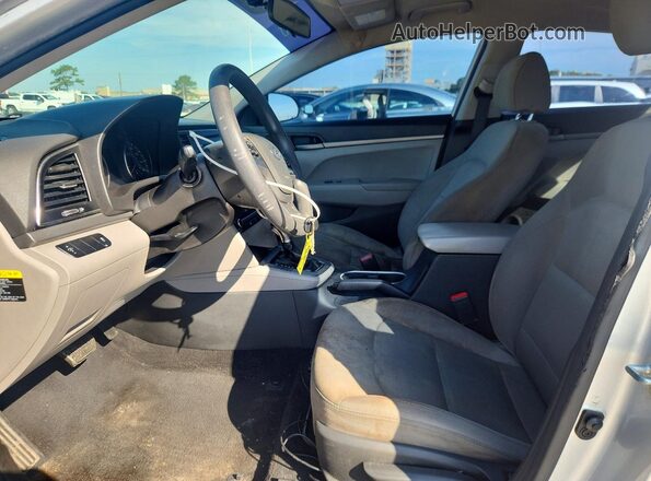 5NPD74LF1HH168250 2017 HYUNDAI ELANTRA Silver Widok wnętrza z przodu
