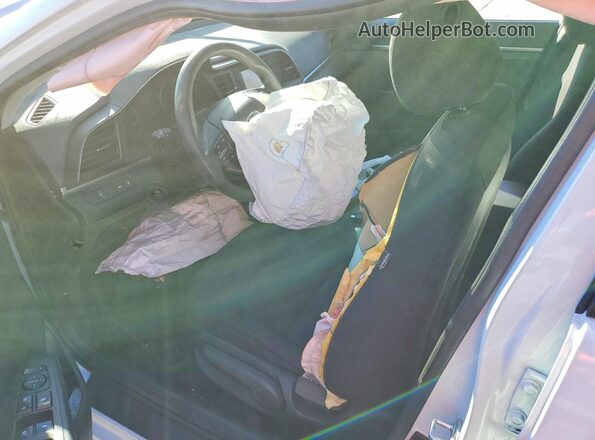 5NPD74LF1LH539156 2020 HYUNDAI ELANTRA White Front interior view