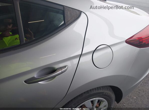5NPD74LF1LH608881 2020 HYUNDAI ELANTRA Gray Vista interior trasera