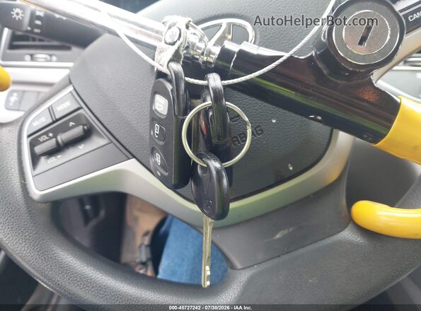 5NPD74LF3HH192405 2017 HYUNDAI ELANTRA Silver Dashboard view