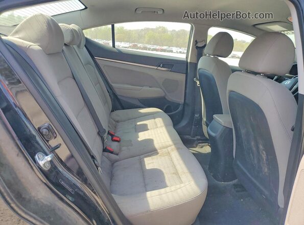 5NPD74LF3JH351218 2018 HYUNDAI ELANTRA Black Widok tylnych siedzeń