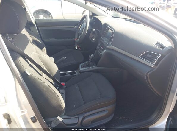 5NPD74LF3JH382601 2018 HYUNDAI ELANTRA Gray Вид салону спереду