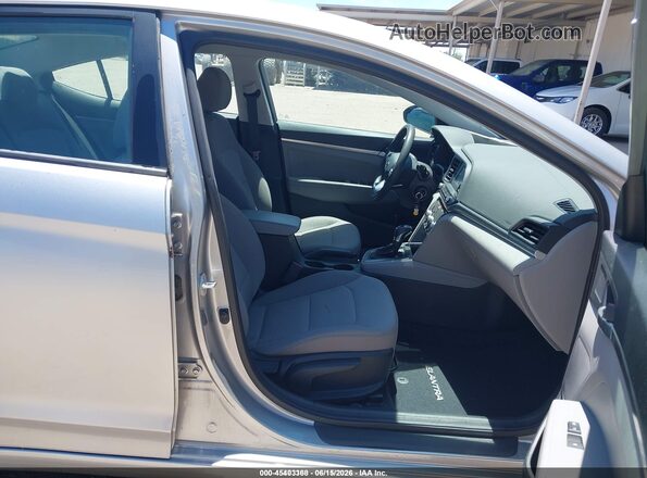 5NPD74LF3LH613998 2020 HYUNDAI ELANTRA Серебряный Вид салона спереди