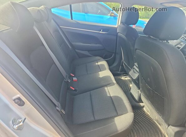 5NPD74LF4HH158828 2017 HYUNDAI ELANTRA Silver Widok tylnych siedzeń