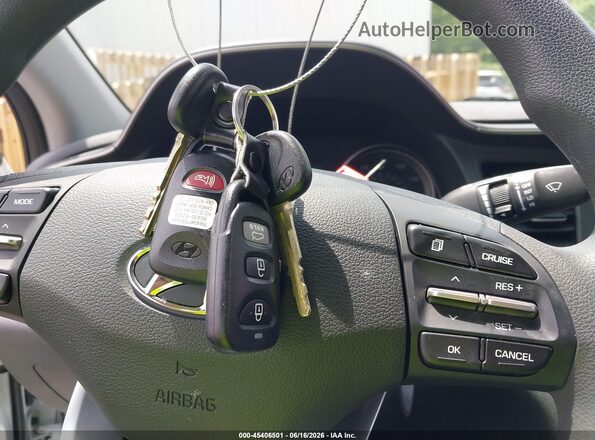 5NPD74LF4LH600466 2020 HYUNDAI ELANTRA White Dashboard view
