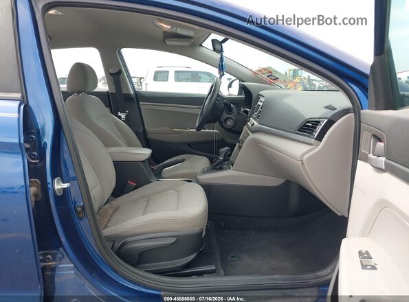 5NPD74LF5HH126759 2017 HYUNDAI ELANTRA Blue წინა სალონის ხედი