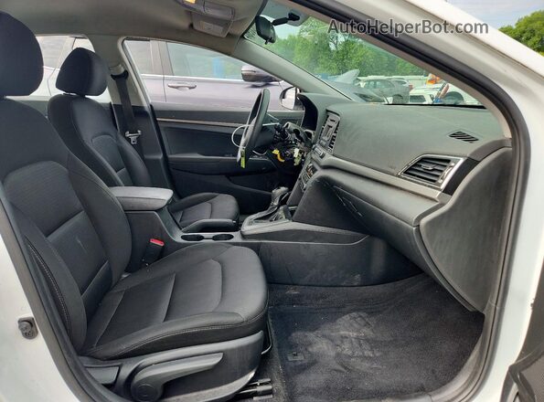 5NPD74LF5JH215639 2018 HYUNDAI ELANTRA White წინა სალონის ხედი