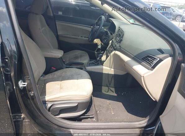 5NPD74LF5JH259320 2018 HYUNDAI ELANTRA Черный Вид салона спереди