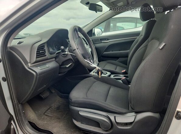 5NPD74LF5KH462340 2019 HYUNDAI ELANTRA Серебряный Вид салона спереди