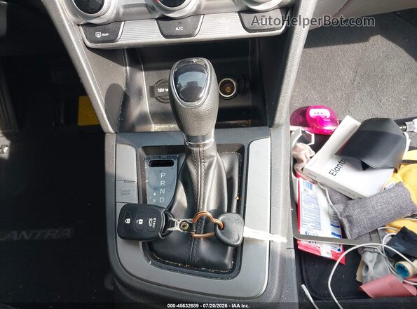 5NPD74LF5KH488484 2019 HYUNDAI ELANTRA White Dashboard view