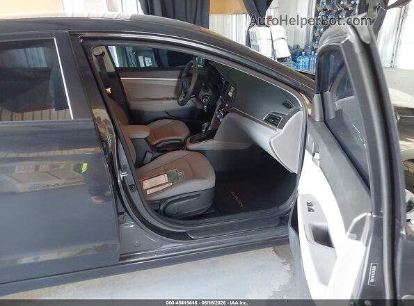 5NPD74LF5LH613985 2020 HYUNDAI ELANTRA Черный Вид салона спереди