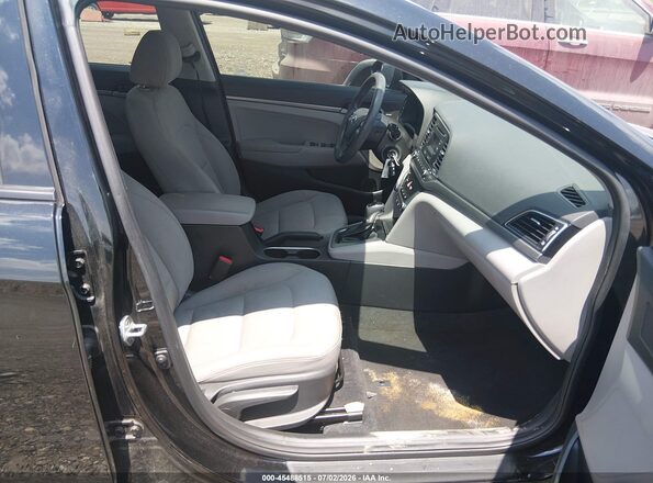5NPD74LF6JH213351 2018 HYUNDAI ELANTRA Черный Вид салона спереди