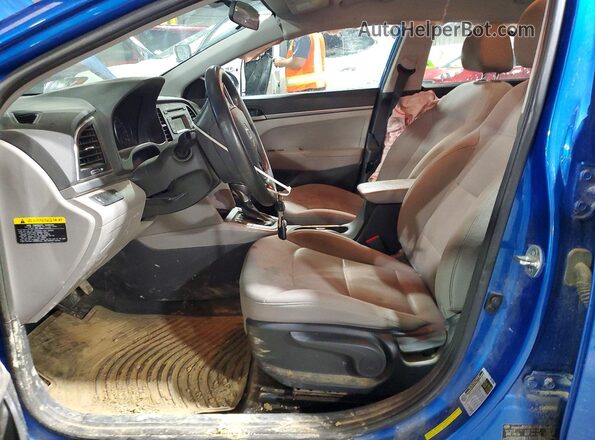 5NPD74LF6JH248584 2018 HYUNDAI ELANTRA Синий Вид салона спереди