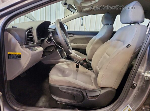 5NPD74LF6JH278877 2018 HYUNDAI ELANTRA Gray Вид салону спереду