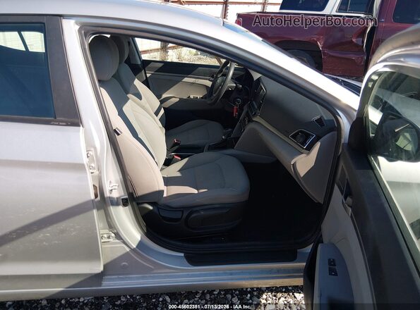 5NPD74LF6JH401691 2018 HYUNDAI ELANTRA Silver Սալոնի դիմացի տեսք