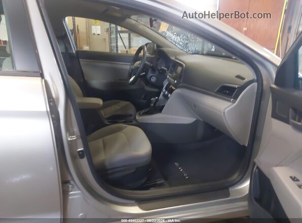5NPD74LF6LH602090 2020 HYUNDAI ELANTRA Серебряный Вид салона спереди