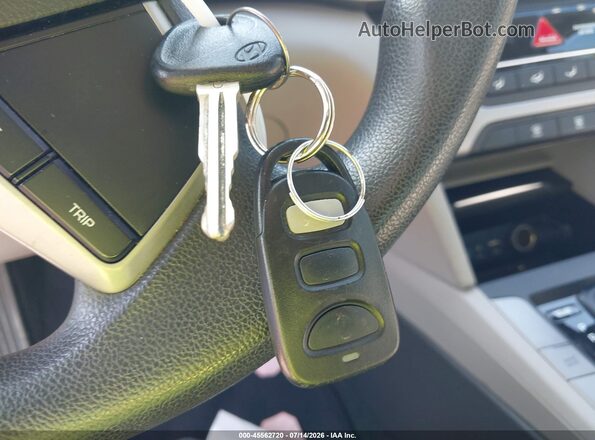 5NPD74LF7HH092520 2017 HYUNDAI ELANTRA White Widok deski rozdzielczej