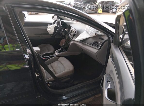 5NPD74LF7HH208735 2017 HYUNDAI ELANTRA Черный Вид салона спереди