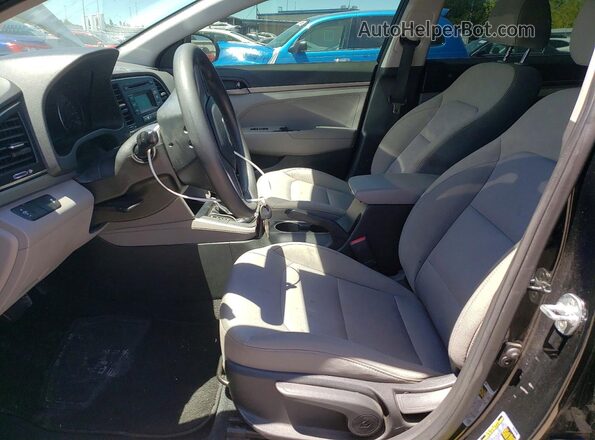 5NPD74LF7JH324135 2018 HYUNDAI ELANTRA Black წინა სალონის ხედი