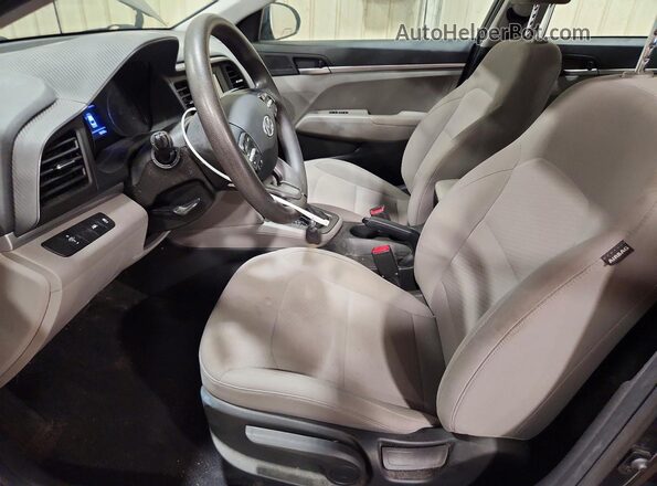 5NPD74LF7LH603393 2020 HYUNDAI ELANTRA Серый Вид салона спереди