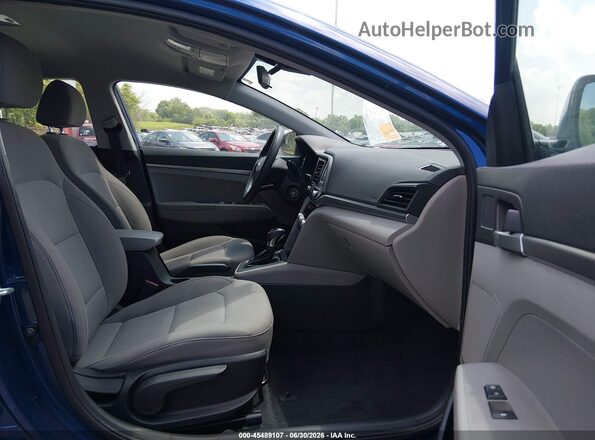 5NPD74LF7LH615866 2020 HYUNDAI ELANTRA Синий Вид салона спереди