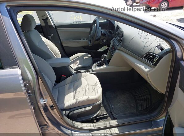 5NPD74LF8JH333894 2018 HYUNDAI ELANTRA Серый Вид салона спереди