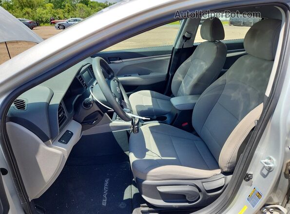 5NPD74LF8KH493579 2019 HYUNDAI ELANTRA Silver Front interior view