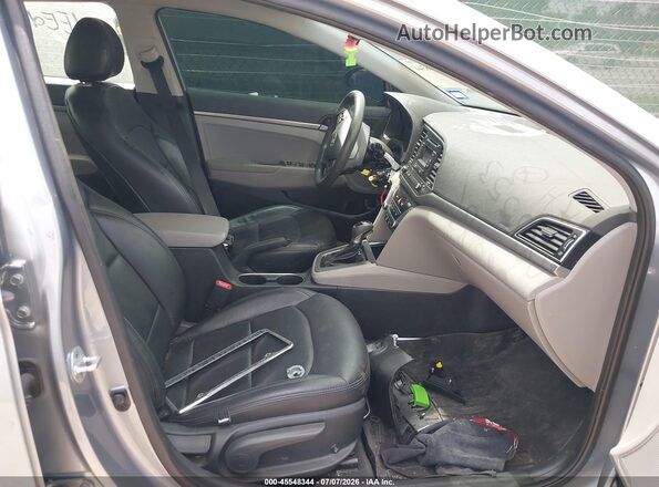 5NPD74LF9HH100553 2017 HYUNDAI ELANTRA Серебряный Вид салона спереди