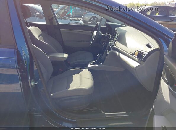 5NPD74LF9JH377077 2018 HYUNDAI ELANTRA Blue წინა სალონის ხედი
