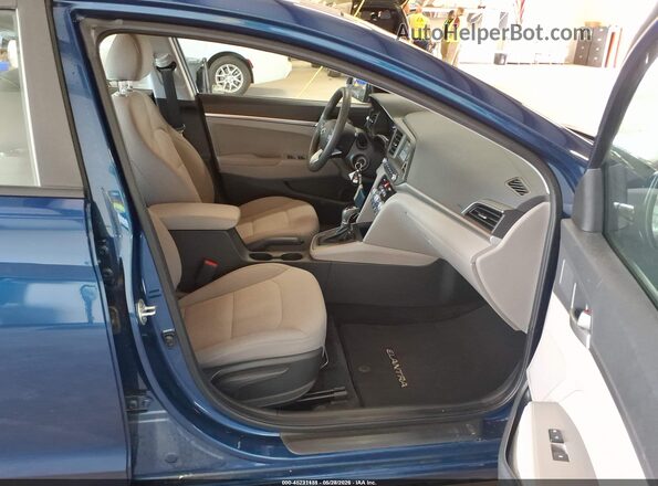 5NPD74LF9LH607946 2020 HYUNDAI ELANTRA Синий Вид салона спереди