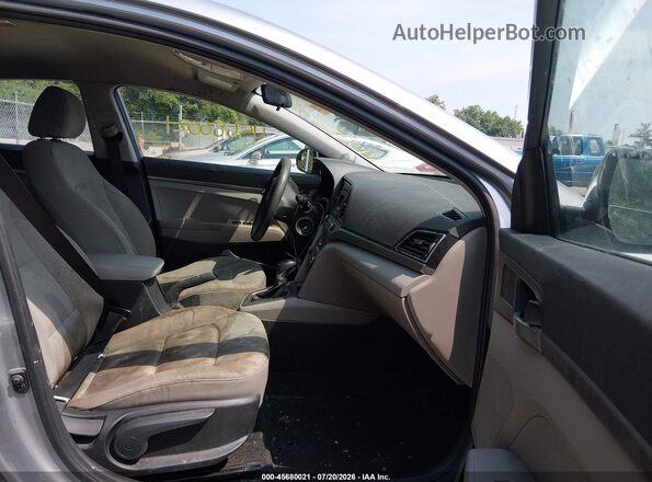 5NPD74LFXHH210799 2017 HYUNDAI ELANTRA Серебряный Вид салона спереди