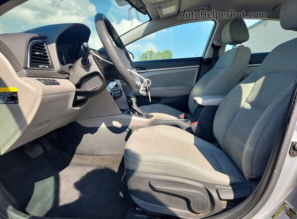 5NPD84LF0HH052387 2017 HYUNDAI ELANTRA Silver წინა სალონის ხედი