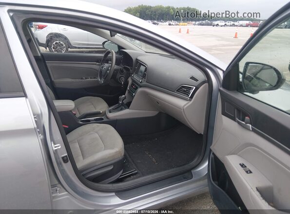 5NPD84LF0HH057492 2017 HYUNDAI ELANTRA Серебряный Вид салона спереди
