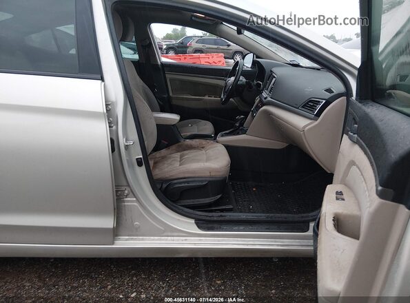 5NPD84LF0HH119599 2017 HYUNDAI ELANTRA Champagne Вид салона спереди