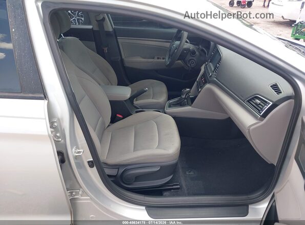 5NPD84LF0HH175011 2017 HYUNDAI ELANTRA Silver Вид салону спереду