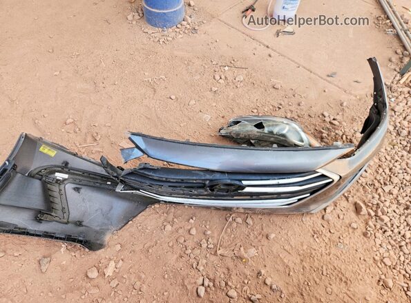 5NPD84LF0JH246696 2018 HYUNDAI ELANTRA Silver Engine compartment view