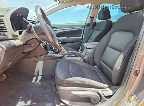5NPD84LF0JH246696 2018 HYUNDAI ELANTRA Silver Front interior view