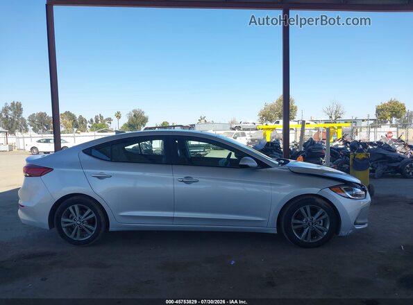 5NPD84LF0JH298328 2018 HYUNDAI ELANTRA Серебряный Вид задней части салона