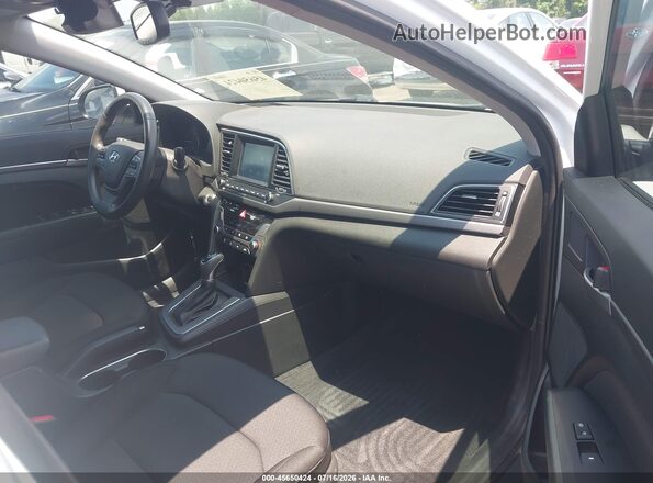 5NPD84LF0JH335104 2018 HYUNDAI ELANTRA Белый Вид салона спереди