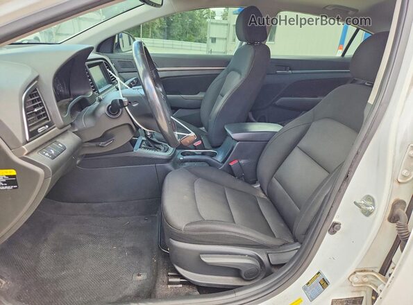 5NPD84LF0JH367969 2018 HYUNDAI ELANTRA Белый Вид салона спереди