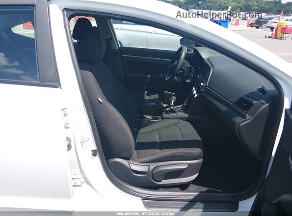 5NPD84LF0KH475946 2019 HYUNDAI ELANTRA Белый Вид салона спереди