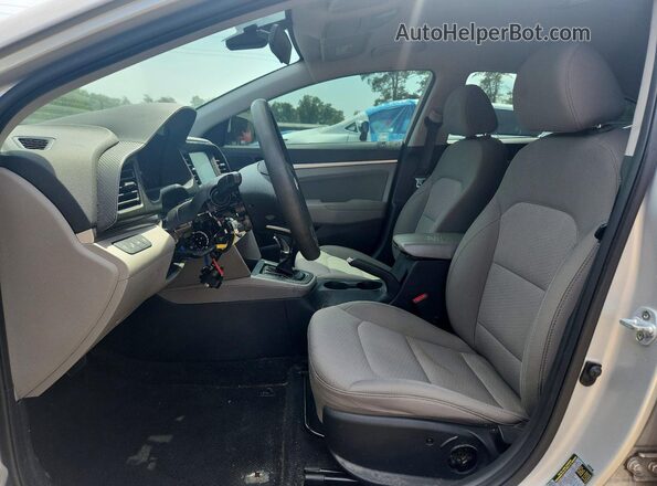 5NPD84LF0KH486798 2019 HYUNDAI ELANTRA Серебряный Вид салона спереди