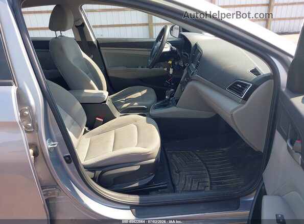 5NPD84LF1HH155883 2017 HYUNDAI ELANTRA Silver Vista interior delantera