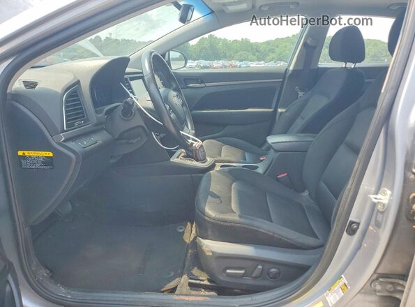 5NPD84LF1HH161022 2017 HYUNDAI ELANTRA Серебряный Вид салона спереди