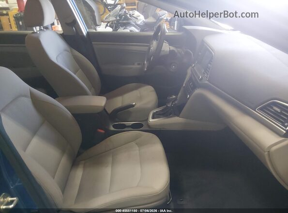 5NPD84LF1JH233195 2018 HYUNDAI ELANTRA Синий Вид салона спереди