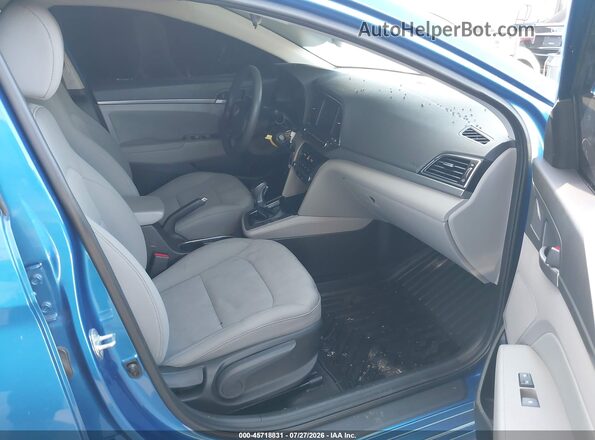 5NPD84LF1JH328680 2018 HYUNDAI ELANTRA Синий Вид салона спереди