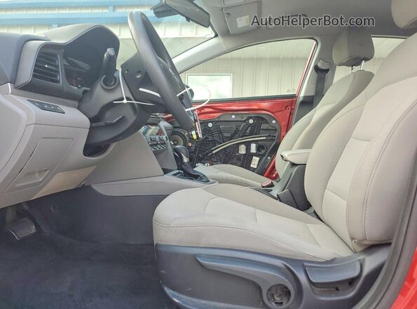 5NPD84LF1LH513184 2020 HYUNDAI ELANTRA Красный Вид салона спереди