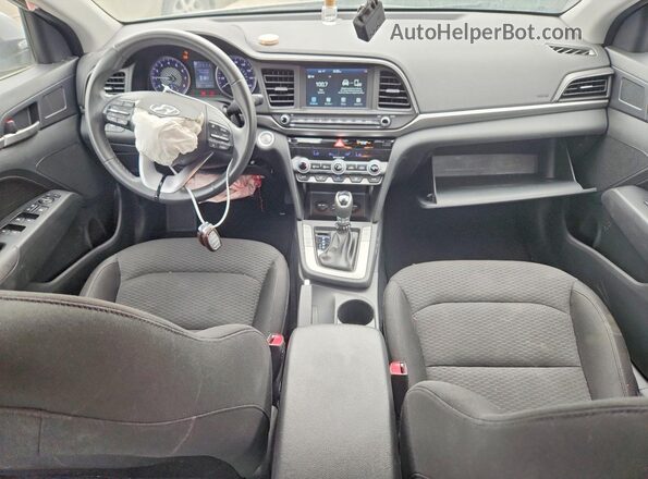 5NPD84LF1LH624849 2020 HYUNDAI ELANTRA Серебряный Вид панели приборов